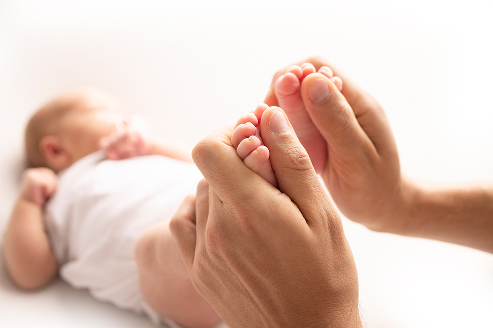 Как делать массаж ног ребенку